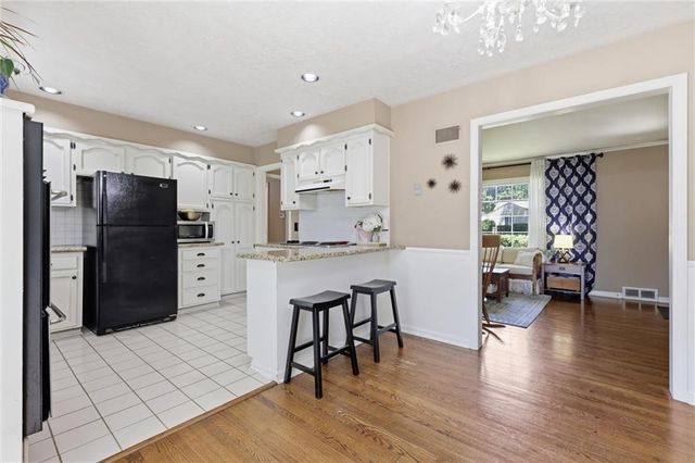 5615 W 70th Terrace, Prairie Village, KS 66208