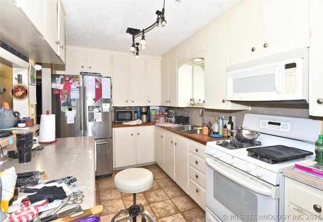 4116 S 39th West Avenue, Tulsa, OK 74107