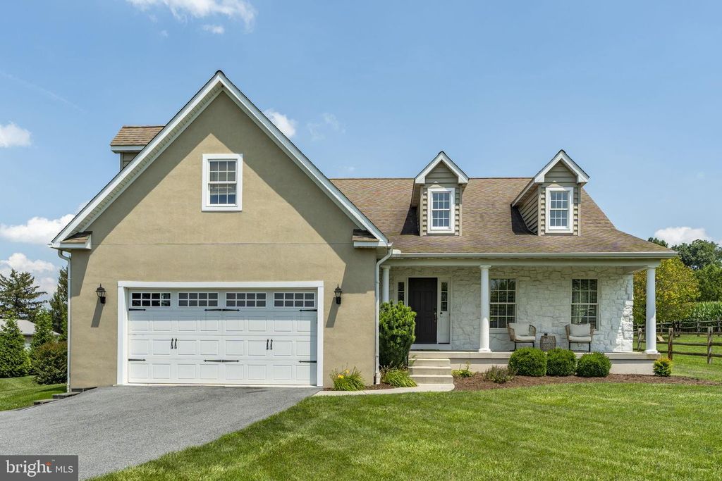 206 N NEW HOLLAND RD, Gordonville, PA 17529