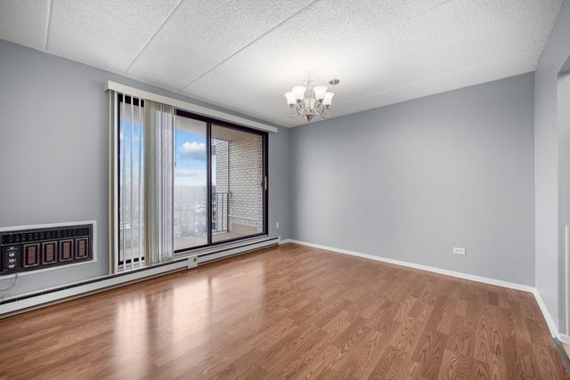 9118 W Elmwood Drive 3K, Niles, IL 60714