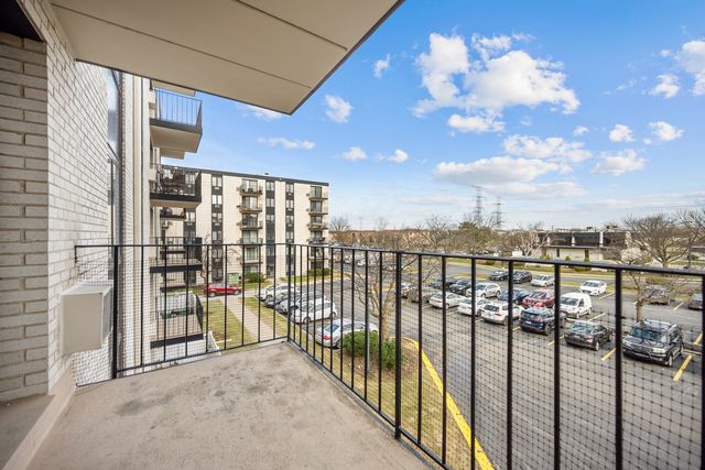 9118 W Elmwood Drive 3K, Niles, IL 60714