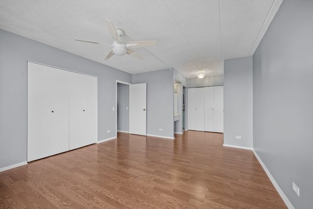 9118 W Elmwood Drive 3K, Niles, IL 60714