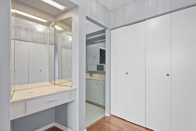 9118 W Elmwood Drive 3K, Niles, IL 60714