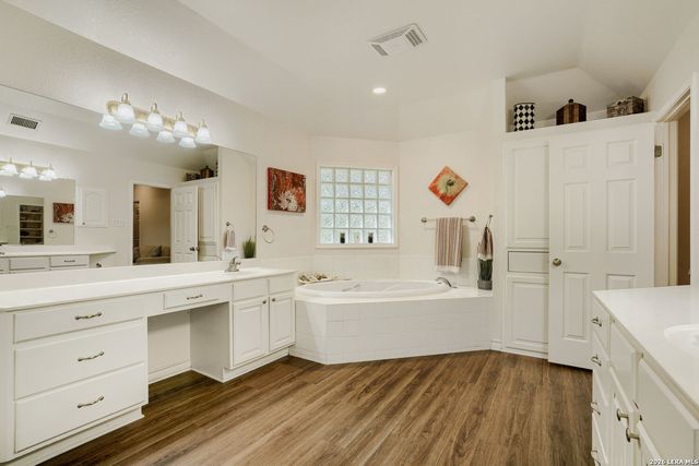 26331 White Eagle, San Antonio, TX 78260