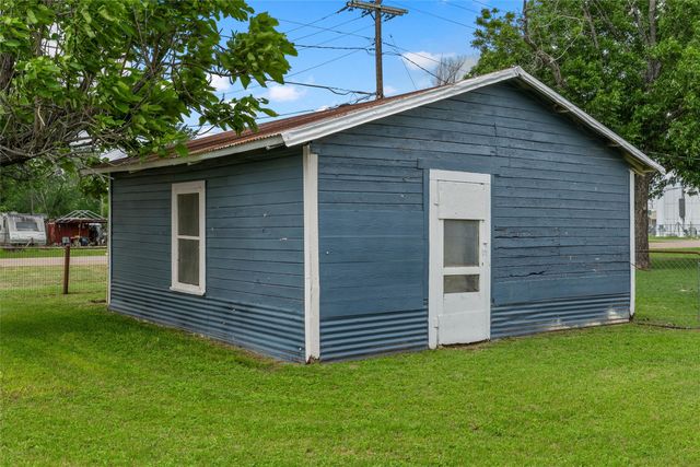 4593 E Old Axtell Road, Axtell, TX 76624