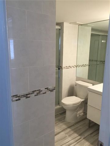 331 Lakeview Drive 201, Weston, FL 33326