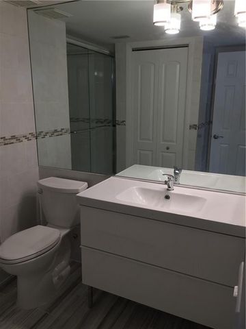 331 Lakeview Drive 201, Weston, FL 33326