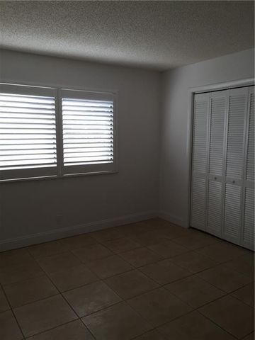 331 Lakeview Drive 201, Weston, FL 33326