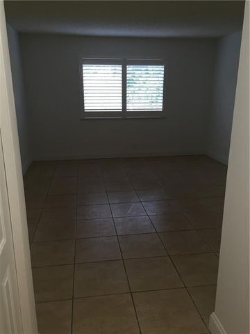 331 Lakeview Drive 201, Weston, FL 33326
