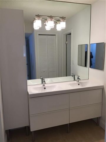 331 Lakeview Drive 201, Weston, FL 33326