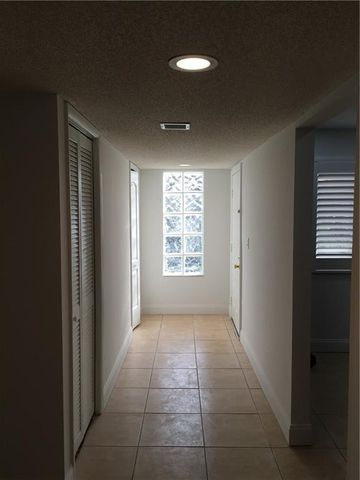 331 Lakeview Drive 201, Weston, FL 33326