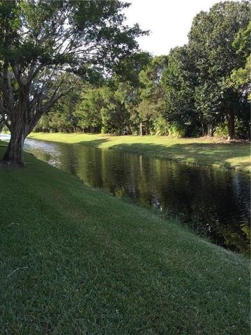 331 Lakeview Drive 201, Weston, FL 33326