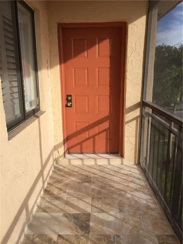 331 Lakeview Drive 201, Weston, FL 33326