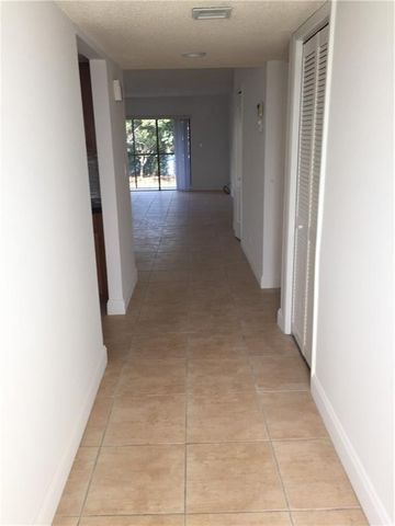 331 Lakeview Drive 201, Weston, FL 33326