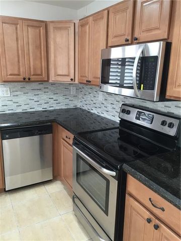 331 Lakeview Drive 201, Weston, FL 33326