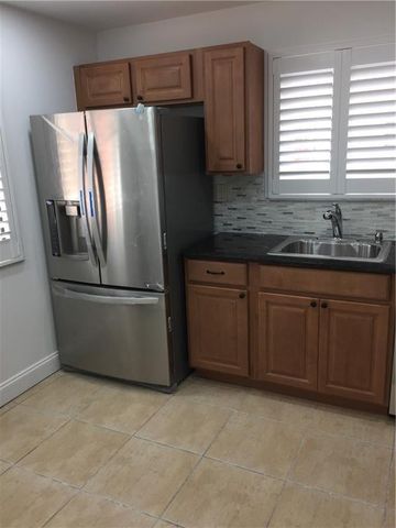 331 Lakeview Drive 201, Weston, FL 33326
