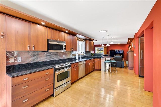 1118 Sunridge Drive, Madison, WI 53711