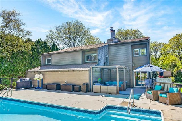 1118 Sunridge Drive, Madison, WI 53711