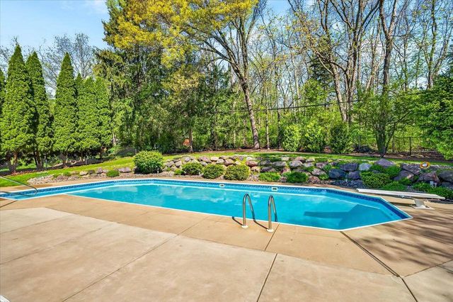1118 Sunridge Drive, Madison, WI 53711