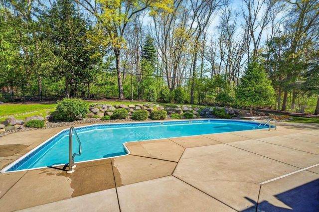 1118 Sunridge Drive, Madison, WI 53711