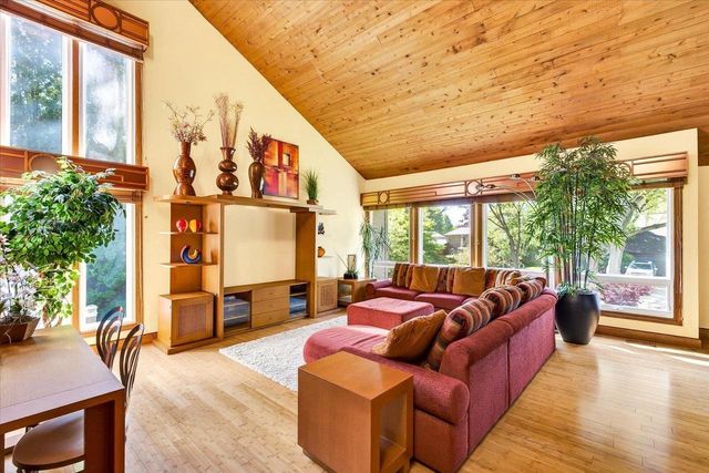 1118 Sunridge Drive, Madison, WI 53711