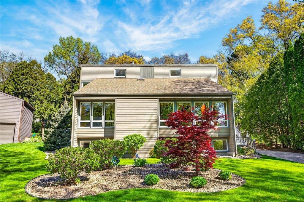 1118 Sunridge Drive, Madison, WI 53711