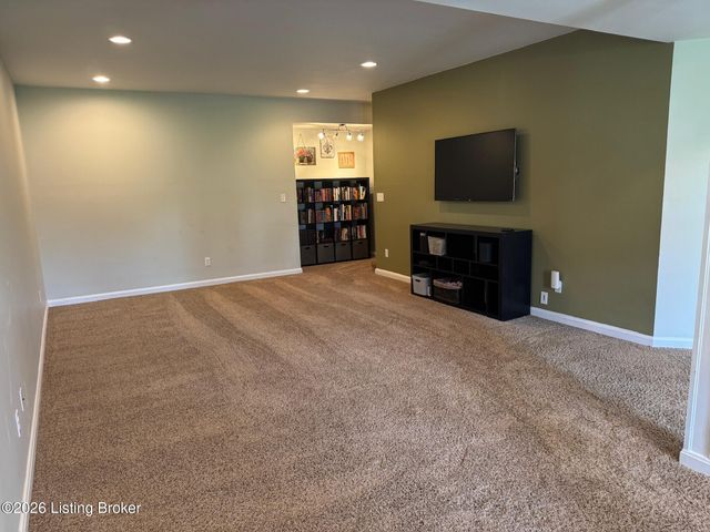 165 Nipper Ct, Shepherdsville, KY 40165
