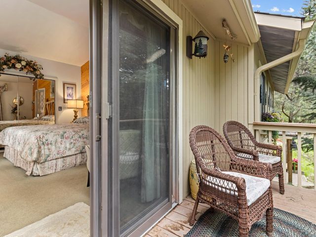 189 Fishermans Ln, Glen Haven, CO 80532