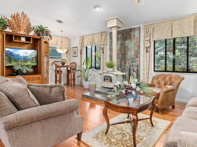 189 Fishermans Ln, Glen Haven, CO 80532