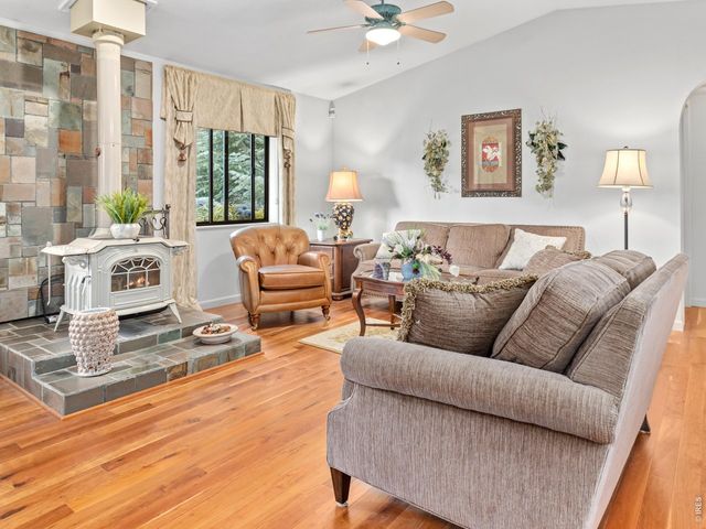 189 Fishermans Ln, Glen Haven, CO 80532