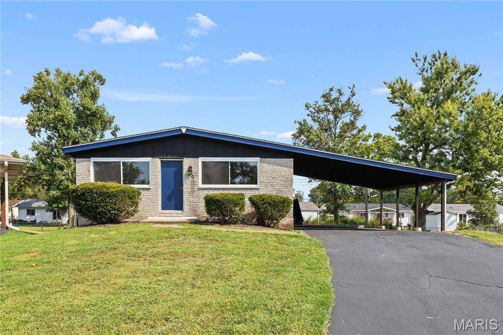 20 Tamma Lane, Hazelwood, MO 63042