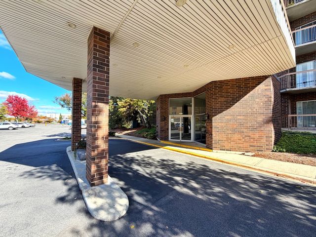 2201 S Grace Street 604, Lombard, IL 60148