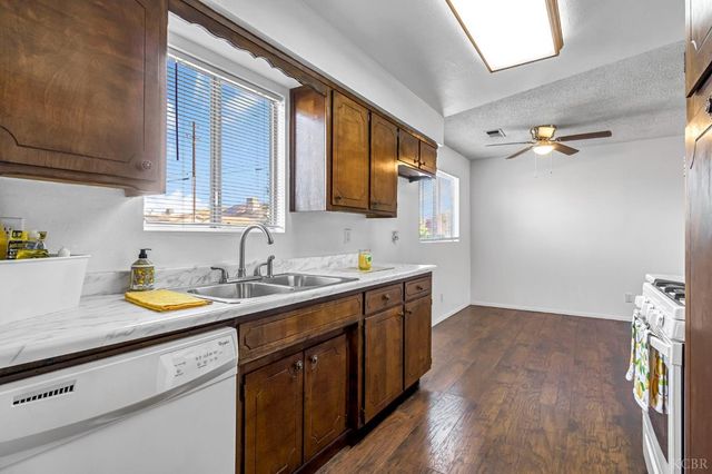 903 Boxwood Lane, Lemoore, CA 93245