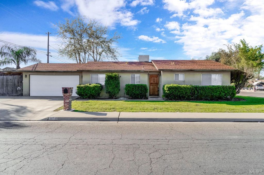 903 Boxwood Lane, Lemoore, CA 93245