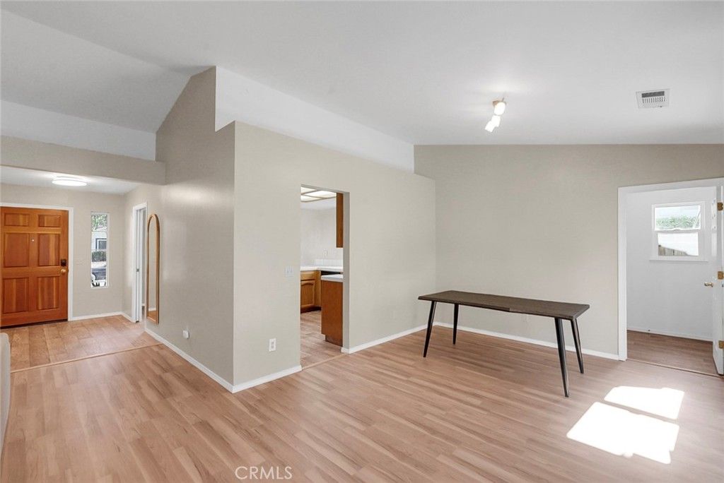 Image 10 of property listing at 975 Doe Court, Merced, CA 95340