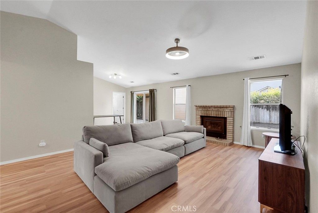 Image 14 of property listing at 975 Doe Court, Merced, CA 95340