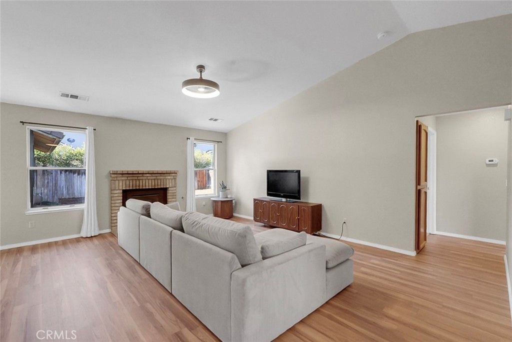 Image 15 of property listing at 975 Doe Court, Merced, CA 95340