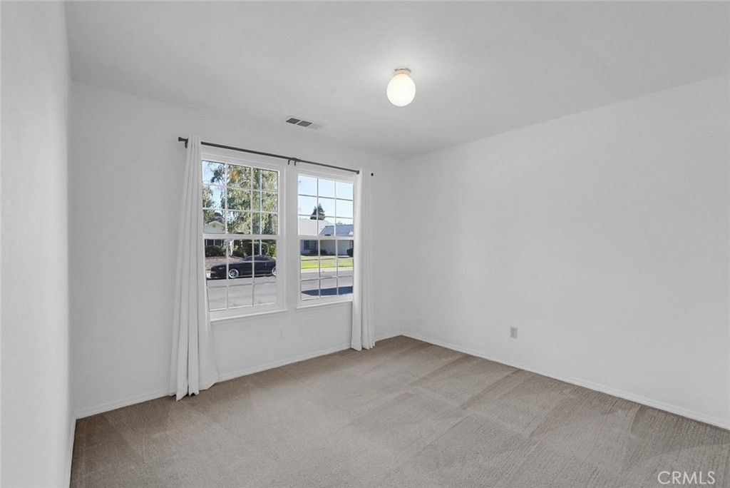 Image 17 of property listing at 975 Doe Court, Merced, CA 95340