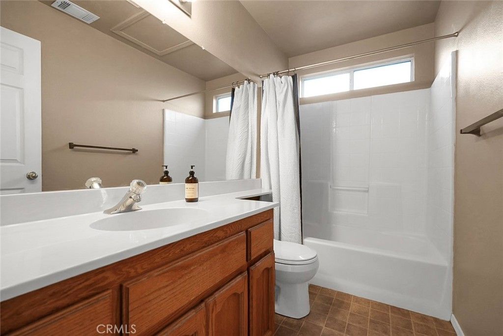 Image 18 of property listing at 975 Doe Court, Merced, CA 95340