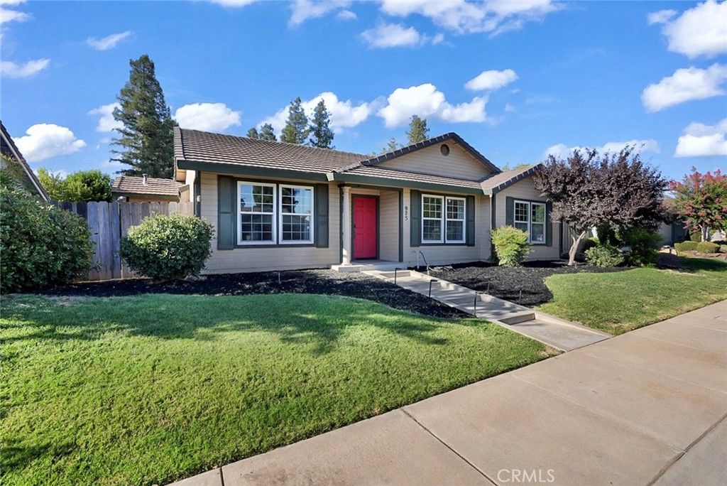 Image 2 of property listing at 975 Doe Court, Merced, CA 95340