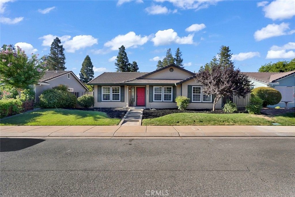 Image 3 of property listing at 975 Doe Court, Merced, CA 95340