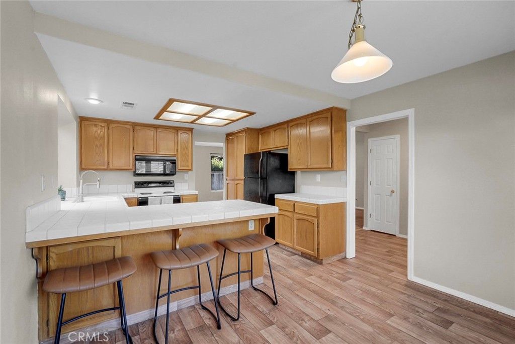 Image 6 of property listing at 975 Doe Court, Merced, CA 95340