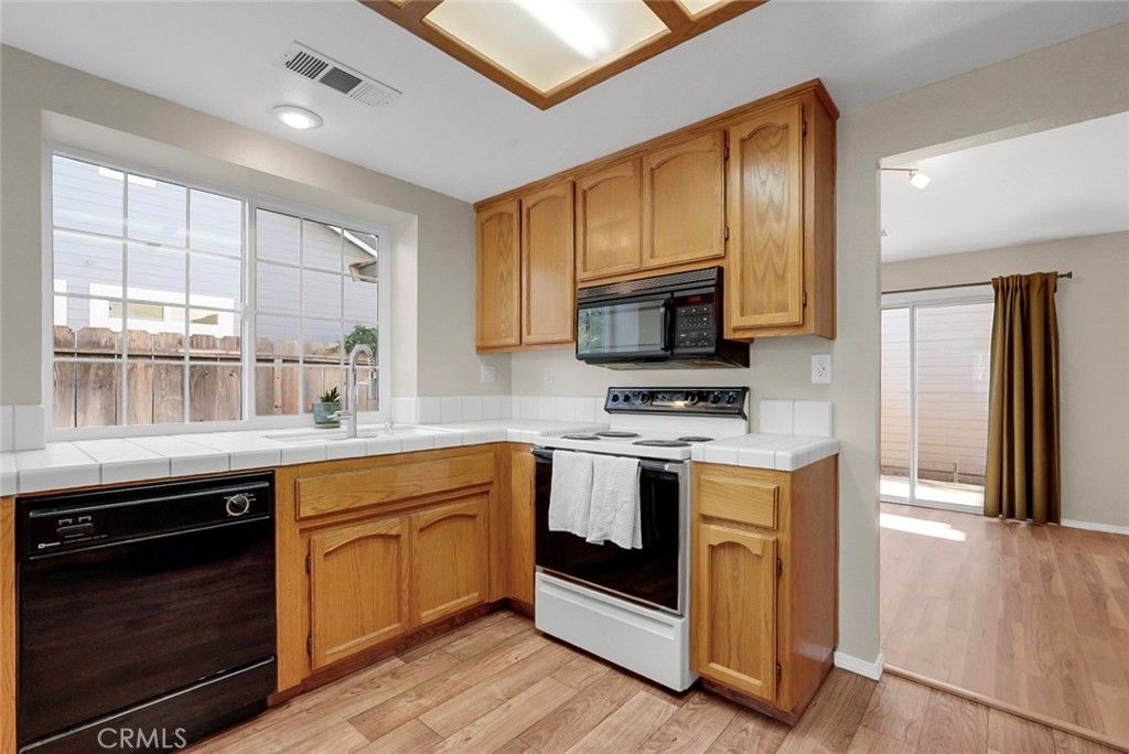 Image 7 of property listing at 975 Doe Court, Merced, CA 95340