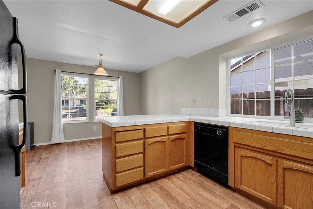 Image 8 of property listing at 975 Doe Court, Merced, CA 95340