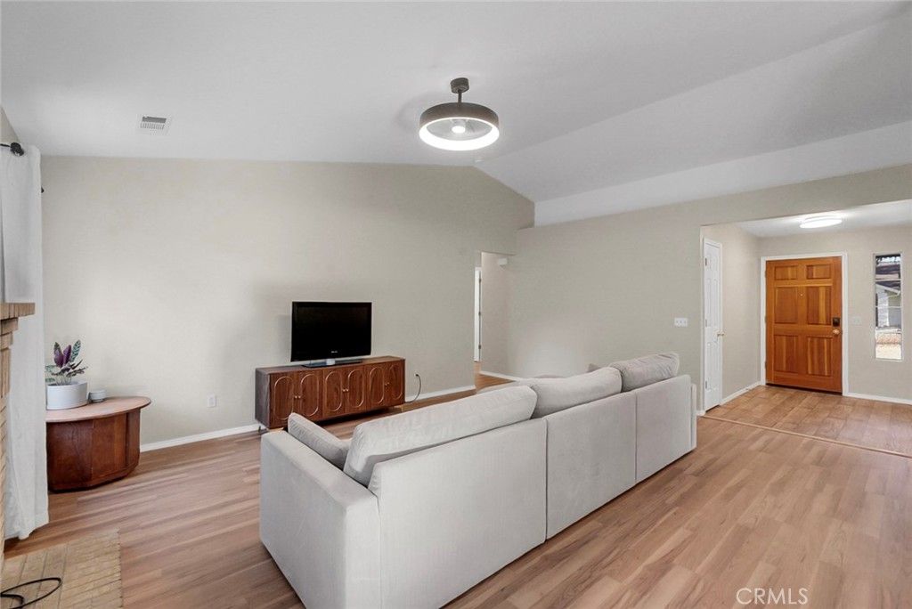 Image 9 of property listing at 975 Doe Court, Merced, CA 95340