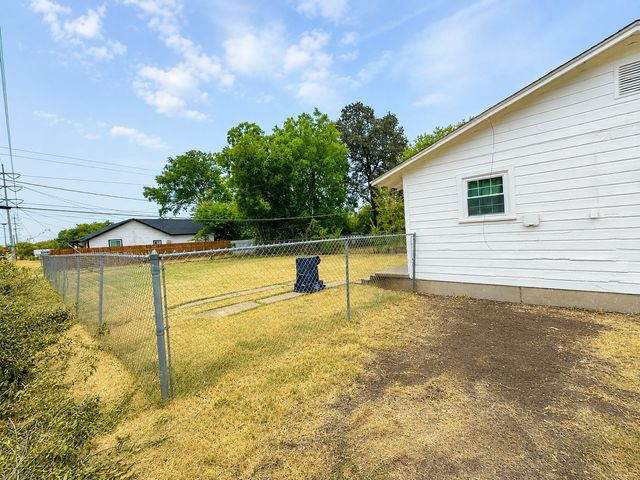 5536 Farnsworth Avenue, Fort Worth, TX 76107