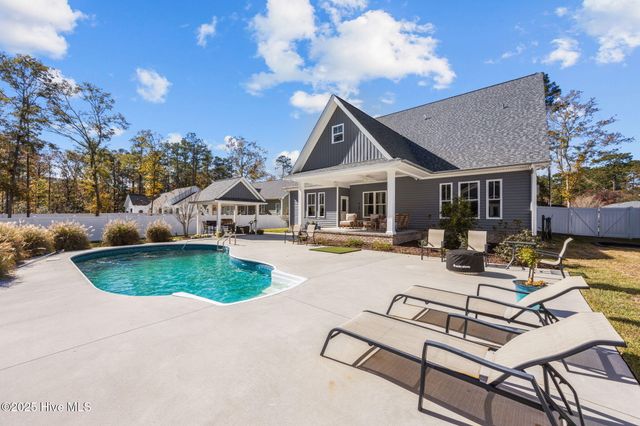 410 Hawthorne Road, New Bern, NC 28562