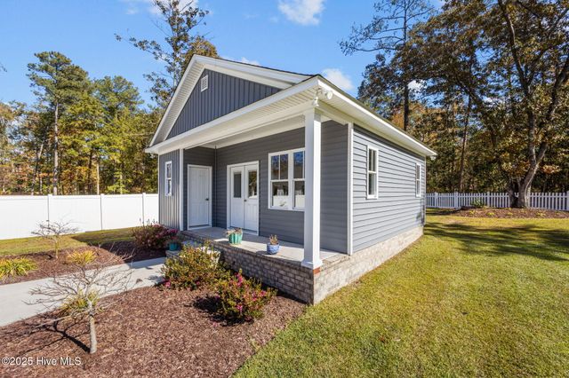 410 Hawthorne Road, New Bern, NC 28562