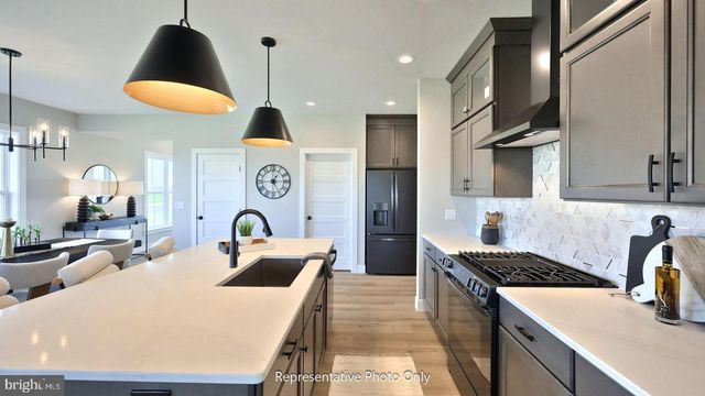 41 CANTERBURY LN, Annville, PA 17003