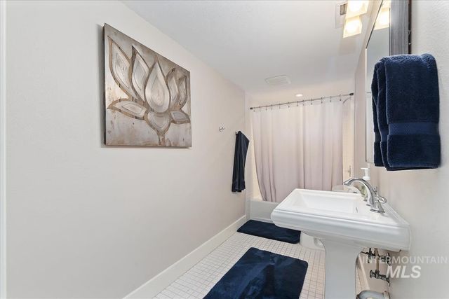 4814 W Roberts Rd, Boise, ID 83705